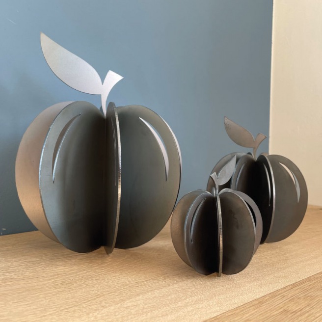 Pomme métallique de décoration