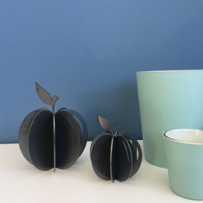 Pomme métallique de décoration