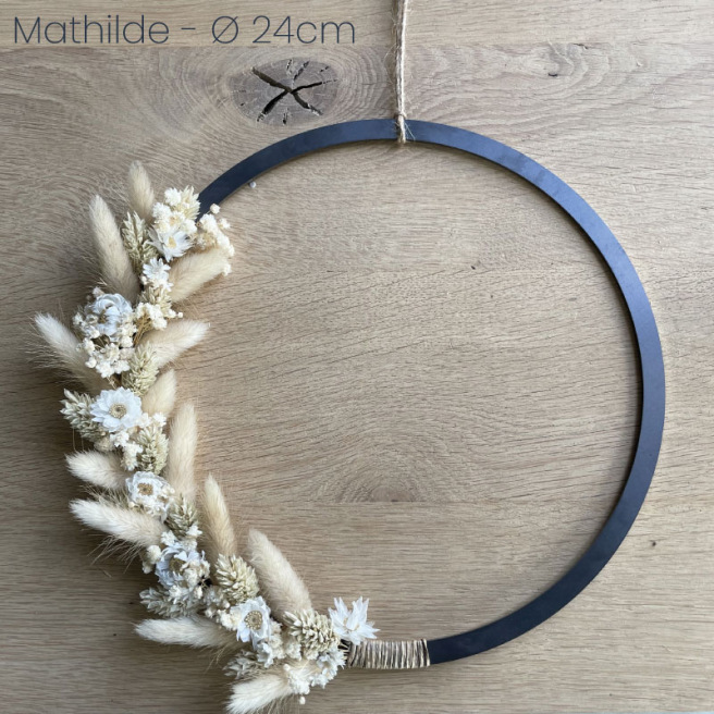 Couronne de fleurs séchées à pendre